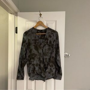 Rails Hillary Surplice Top in Slate Grey Tie Dye Medium